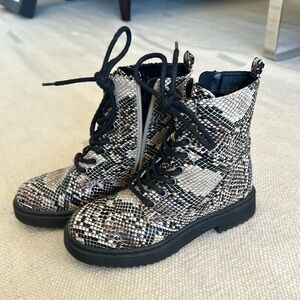 Snakeskin combat boot, in great condition worn twice